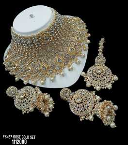 Nouveau design plaqué or traditionnel goutte perle et Kundan clouté boucle d'oreille Mangtika collier ras du cou ensemble et ensemble de bijoux pour femmes - Product Image 2