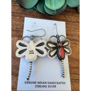 Boucles d'oreilles pendantes vintage Navajo en corail naturel et argent sterling, motif libellule, style élégant et vintage - Product Image 5