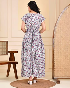 Vestido cruzado de seda crepé con manga casquillo floral blanco moderno perfecto para fiestas de brunch y reuniones al aire libre - Product Image 2