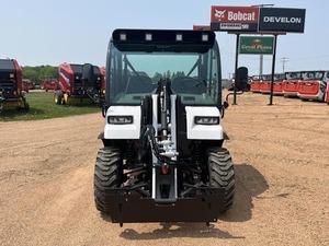 Tracteur agricole à roues 4x4 TOOLCAT 5600 70 CV haute productivité 2025 avec moteur, boîte de vitesses et pompe - Product Image 3