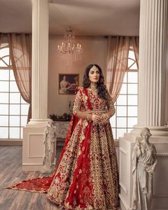 Elegante vestido largo hasta el suelo granate de diseñador nupcial con hermosa Dabka pesada adornada, perlas, trabajo de bordado de piedra = 2025 - Product Image 1