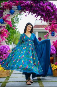 Broderie à col en V multi-imprimée Taille parfaite et belle couleur Tissu Georgette pure Longue Longueur Robe magnifique/Anarkali Kurti - Product Image 3
