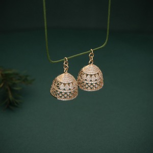 Boucles d'oreilles pendantes dôme ajouré diamant naturel Jhumki boucles d'oreilles fines en or jaune 18 carats Style ethnique de créateur pour cadeau - Product Image 2