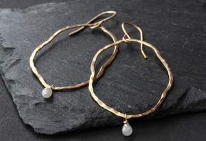 Pendientes étnicos de latón para mujer con motivos detallados y acabado oxidado adecuados para bodas, festivales y fiestas - Product Image 6