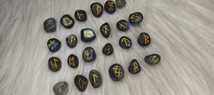 Ensemble de runes en labradorite naturelle, 25 pièces, pierres de divination gravées, ensemble de runes en cristal avec pochette en velours pour la méditation et la pratique spirituelle - Product Image 3