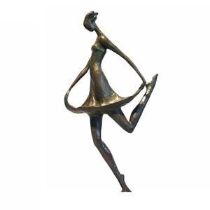 Sculpture en aluminium coulé représentant l'équilibre, l'inspiration culturelle et une présence sculpturale durable - Product Image 4