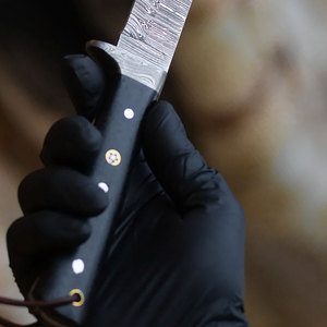 Cuchillo de Supervivencia Personalizado con Patrón de Damasco, Mango Resistente para Uso en Exteriores, Cocina y Colección - Product Image 6