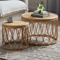 Table d'appoint ronde en rotin naturel artisanal moderne, écologique, durable, unique, pour salon et décoration côtière