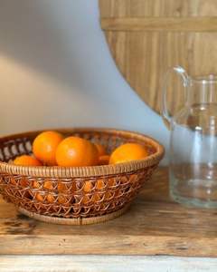 Bol de service en rotin tissé à la main robuste idéal pour les espaces de restauration à la maison de style côtier ou bohème - Product Image 5