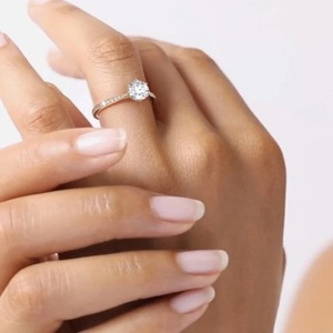 Bague en diamant cultivée en laboratoire de mariage 10K bijoux ronds en or blanc F couleur VS1 clarté pour la fabrication de bijoux certifiés IGI - Product Image 4