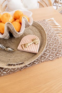 Bandeja de Ratán Multiusos al por Mayor con Acabado Pulido para Escritorio y Garaje - Almacenamiento de Desayuno y Aperitivos y Exhibición Decorativa - Product Image 4