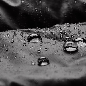 Doudoune personnalisée pour femmes respirante et imperméable avec doublure en nylon imprimé de couleur unie et motif en vente - Product Image 5