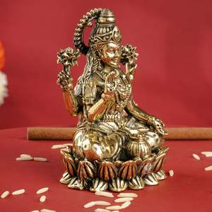 Murti de Latón Tradicional Hecho a Mano de Lakshmi Ji Sentada sobre Kamal, Diosa de la Riqueza, la Prosperidad y las Bendiciones para Diwali, para Hoteles - Product Image 2