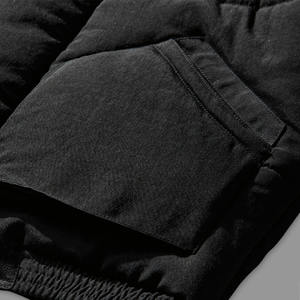 Veste matelassée courte pour femmes tendance et moderne avec tissu tissé respirant, construction coupe-vent et isolée - Product Image 3