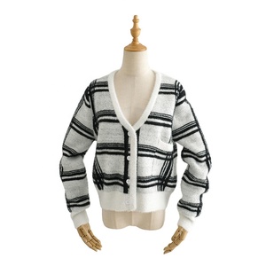 Manteau de sororité pour femmes, taille unique, rose et vert, contrastant, style transfrontalier, pour la fraternité et la solidarité - Product Image 5
