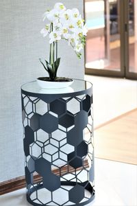 Mesa auxiliar de sala de estar moderna de lujo con tapa de vidrio espejado Diseño de hierro hecho a mano Elevador Característica superior Muebles decorativos - Product Image 2