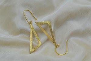 Venta al por mayor nueva llegada última tendencia hecha a mano chapado en oro pendientes de latón para niñas y mujeres - Product Image 2