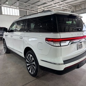 Lincoln Navigator Black Label 2024 de movimiento rápido, SUV 4x4 de 4 puertas - Product Image 3