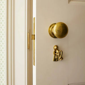 Poignée de porte en laiton pour une décoration intérieure attrayante et des besoins quotidiens d'utilisation de porte durables, lisses et fonctionnels - Product Image 1