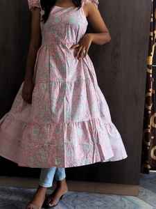 ชุดเดรสยาวลายดอกไม้สไตล์หวานลำลองสำหรับผู้หญิงและเด็กผู้หญิง ผ้าฝ้ายเป็นมิตรกับสิ่งแวดล้อม แขนทรงบาน ทรงหลวม เหมาะสำหรับวันหยุดและงานเฉลิมฉลอง - Product Image 3