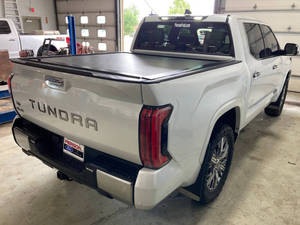 Toyota Tundra Capstone HV 4x4 2022 Estándar, Camioneta de Cabina Doble Capstone HV 4 Puertas SB - Product Image 2