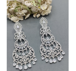 Hermosos pendientes colgantes de ropa de boda de moda para mujer, ideales para festivales y trajes de fiesta de la India - Product Image 1