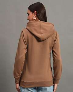 Vente chaude sweats à capuche d'hiver pour femmes à manches longues tricoté couleur unie brodé col à capuche fabriqué au Pakistan - Product Image 2