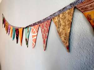 Banderas de oración de seda reciclada Hippie bohemio, decoración ecológica para el hogar, decoración de dormitorio, colgante de pared para decoración de habitación o uso de boda - Product Image 6