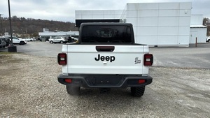 Jeep Gladiator Willys 2024, Motor 4X4 de 6 Cilindros - 3.6 L, Automático / 4WD, Camioneta de Gasolina - Product Image 3