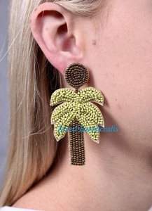 Boho Chic: Pendientes bordados hechos a mano Hilos Coloridos: Pendientes bordados únicos Estilo artesanal: Bordado llamativo - Product Image 4