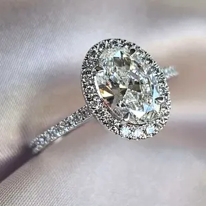 Anillo de Compromiso y Matrimonio Vintage con Halo de Moissanita de Corte Brillante Redondo de 4.00 Ct, Chapado en Oro Blanco de 14K, HINDUISM - Product Image 4