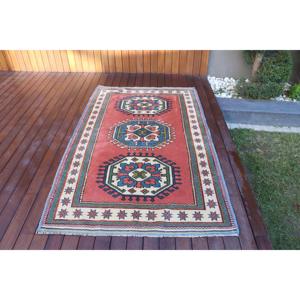 Alfombra Vintage de 4x6.4 pies, Alfombra Turca, Alfombra a Cuadros Roja y Azul - Product Image 1