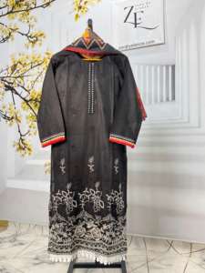 Traje de seda con bordado pesado y trabajo de secuencia Vestido de novia pakistaní para exportación mundial Ropa de fiesta India/pakistaní - Product Image 2