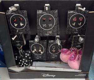 Porte-clés Disney en boîte PDQ, bijoux, boucles d'oreilles, colliers, bracelets, breloques, brosse à cheveux, peigne, accessoires HER originaux sous licence. - Product Image 2
