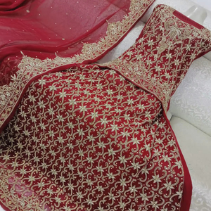 Robe de mariée pakistanaise Lehenga Choli Design Prix abordable avec une belle broderie en pierre et une robe de mariée faite à la main - Product Image 1