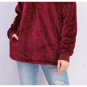 Felpa con cappuccio da donna Ideology rossa in pelliccia sintetica con zip a un quarto, ricamo in seta, stampa a rilievo, motivo a lettere 3D invernale, XS (Small) - Product Image 3