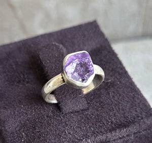 Anillo de Plata 925 Personalizable al por Mayor para Mujer, con Amatista de Moda, Engaste Irregular de Piedra Preciosa Hecho a Mano, Tercer Fabricante - Product Image 5