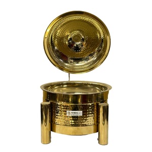 Le plat de chauffe-plats est une cuisson en métal ou une casserole de service sur un support avec une source de chaleur, souvent utilisée pour la cuisson à table. - Product Image 6