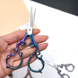 Ciseaux à broder rétro professionnels, acier inoxydable de haute qualité avec lame droite et tranchante pour la couture et le quilting - Product Image 2