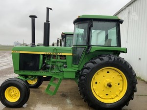 1973 pour John pour Deere 4430 2WD Tracteur de marche - Product Image 4