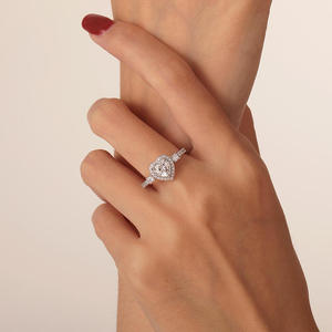 Bague de fiançailles Jeulia personnalisée à trois pierres en moissanite avec halo en forme de cœur Pt950 - Product Image 5