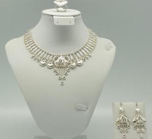 24K Plaqué Or Vintage Dubai Fashion Jewelry Set Comprend Collier Boucles D'oreilles Bracelets Peignes-Cuivre Matériel Diamant Allemagne - Product Image 1