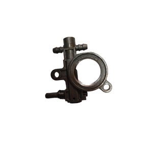 Bomba de Grasa para Motosierra de Gasolina de 2 Tiempos para Corte de Madera Ref 930288 - Product Image 1