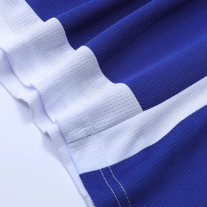 Uniforme de baloncesto de hombre de color azul y blanco Venta caliente 100% poliéster hecho uniformes de baloncesto profesionales disponibles para hombres - Product Image 6