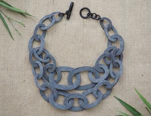 Collar de Lujo Hecho a Mano con Cuerno de Búfalo, Joyería Natural y Sostenible para Mujer, Alta Calidad - Product Image 3