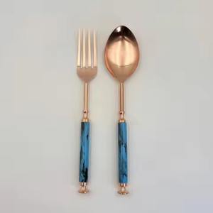 Ensemble d'outils à salade en acier inoxydable plaqué or avec manche en résine, écologique, compatible lave-vaisselle, serveur à salade de haute qualité pour la cuisine domestique - Product Image 4