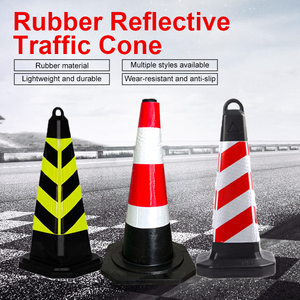 Cono de Tráfico de PVC de Alta Visibilidad, Marcador de Seguridad Vial Flexible con Franja Reflectante para Zonas de Construcción y Estacionamiento - Product Image 1