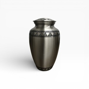 Urne funéraire en finition rouge profond brillant avec des bandes gravées de fleurs dorées et un couvercle sécurisé pour un hommage funéraire élégant - Product Image 6