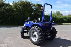 Achetez un tracteur à roues LOVOL M254 55HP 4WD avec cabine climatisée, poids de 4255 kg, capacité de charge avant de 1000 kg, pompe moteur essentielle, disponible dès maintenant - Product Image 2