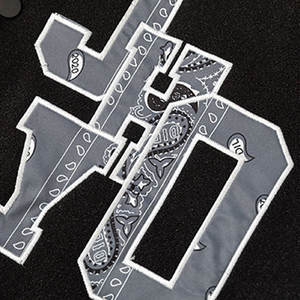 Streetwear Letterman Varsity Jacket OEM personnalisé pour hommes, manches longues avec broderie en chenille, col montant, style haut coloré - Product Image 4